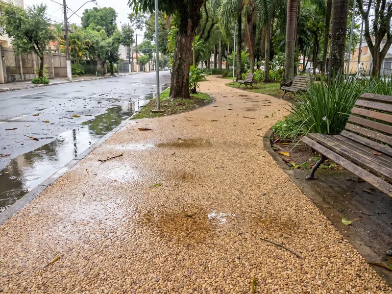 Piso drenante Hazzin aplicado em pátios, praças e jardins