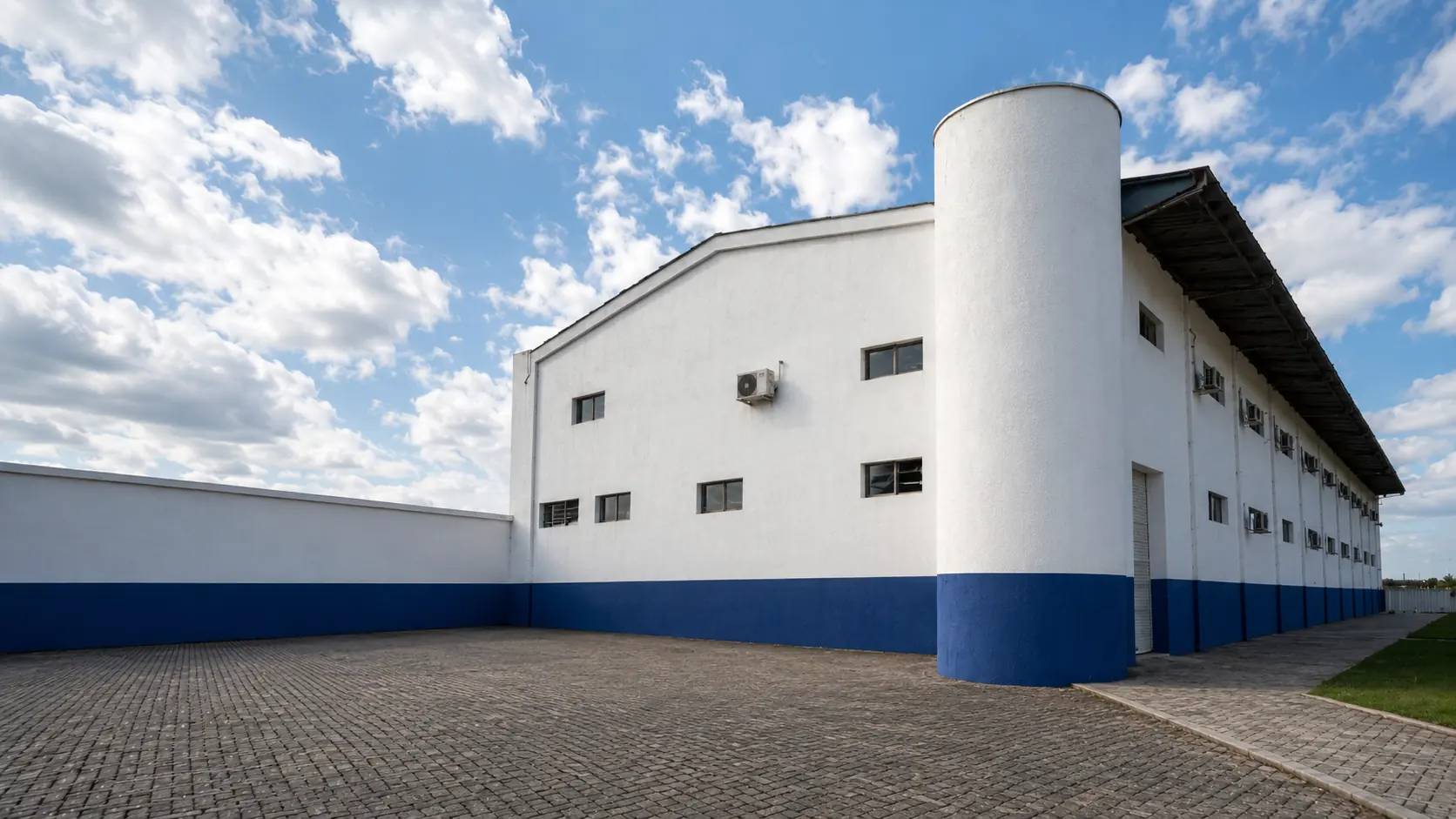 Fábrica Hazzin — produção de tintas epóxi e resinas em Itajaí, SC